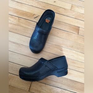 Dankso XP textured leather professional clogs